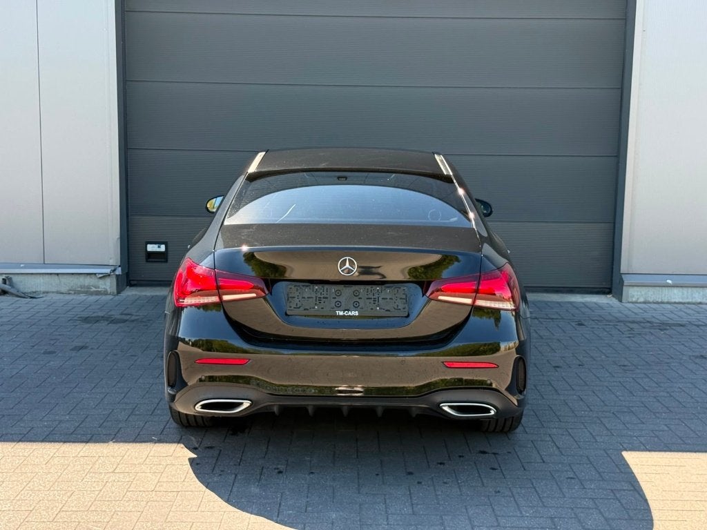 Mercedes-Benz A180 berline AMG automaat, Auto's, Mercedes-Benz, 4 cilinders, Alcantara, Zwart, Parkeersensor