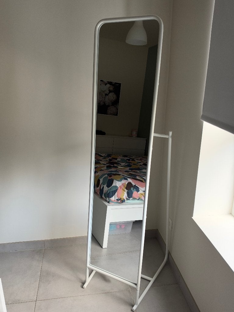 IKEA KNAPPER staande spiegel – wit, Huis en Inrichting, Ophalen, Nieuw
