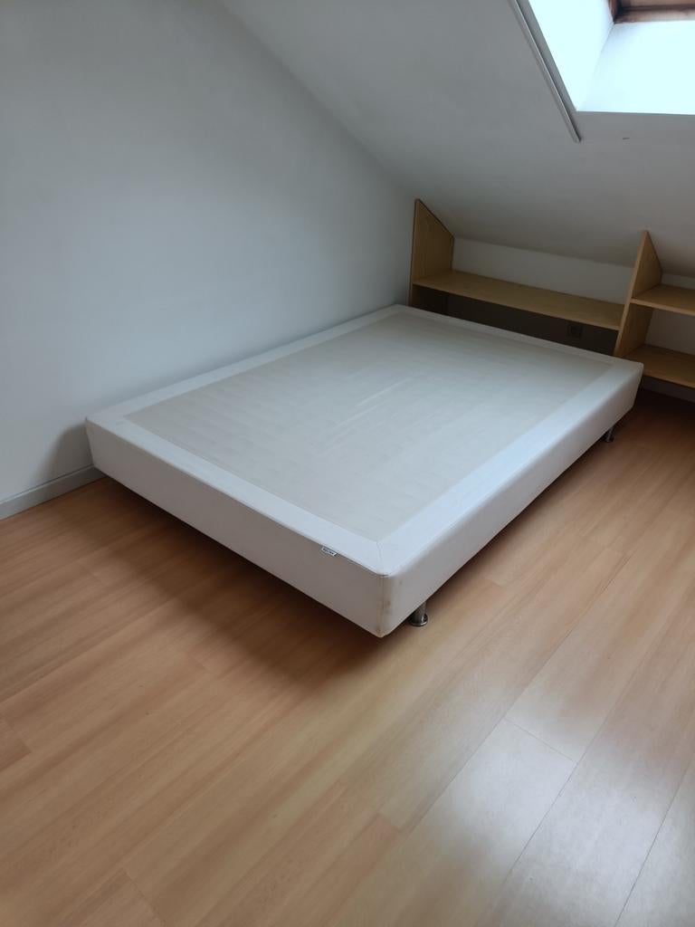 A DONNER Sommier tapissier 140