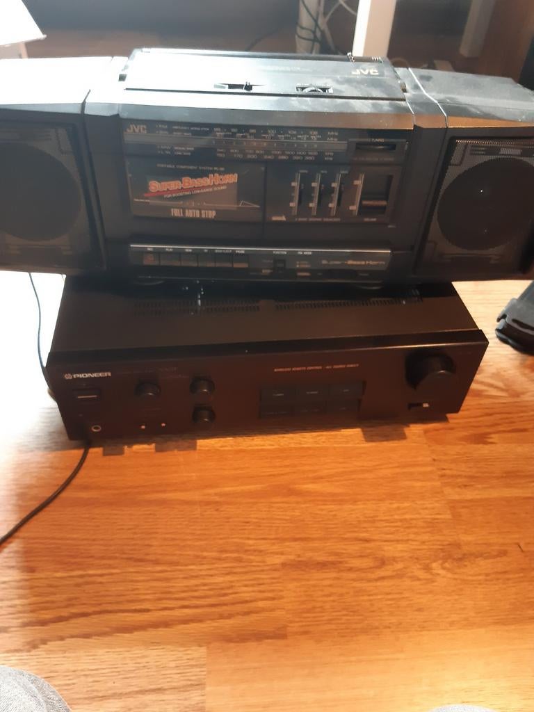 Radio jvc pc 90 alles werkt bied maar, Enlèvement, Radio