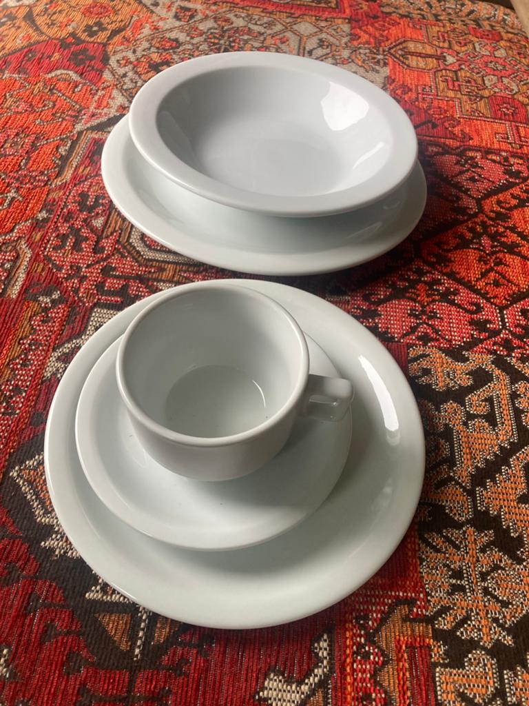 Servies 6 personen, Ophalen, Zo goed als nieuw, Effen, Compleet servies