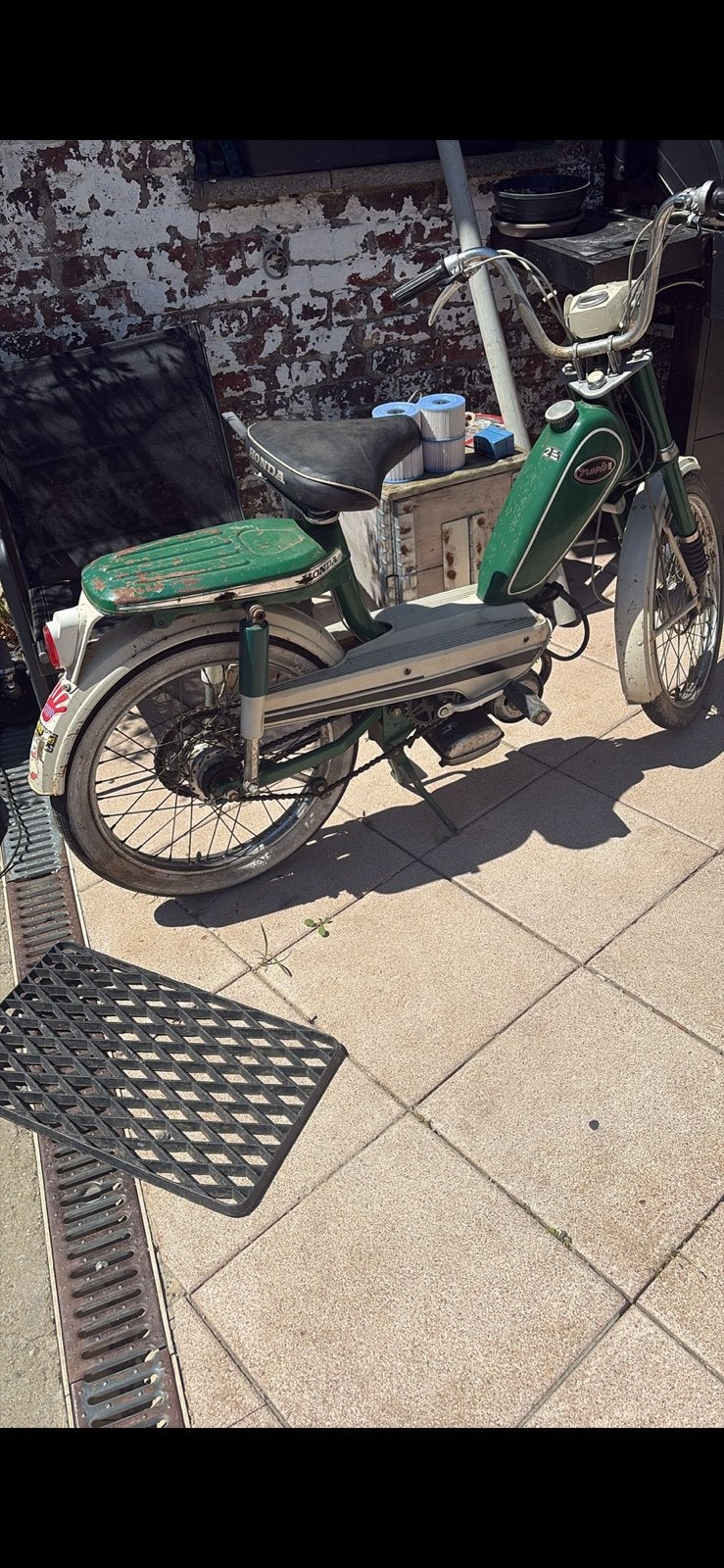 Honda Novio sorti de grange, Enlèvement