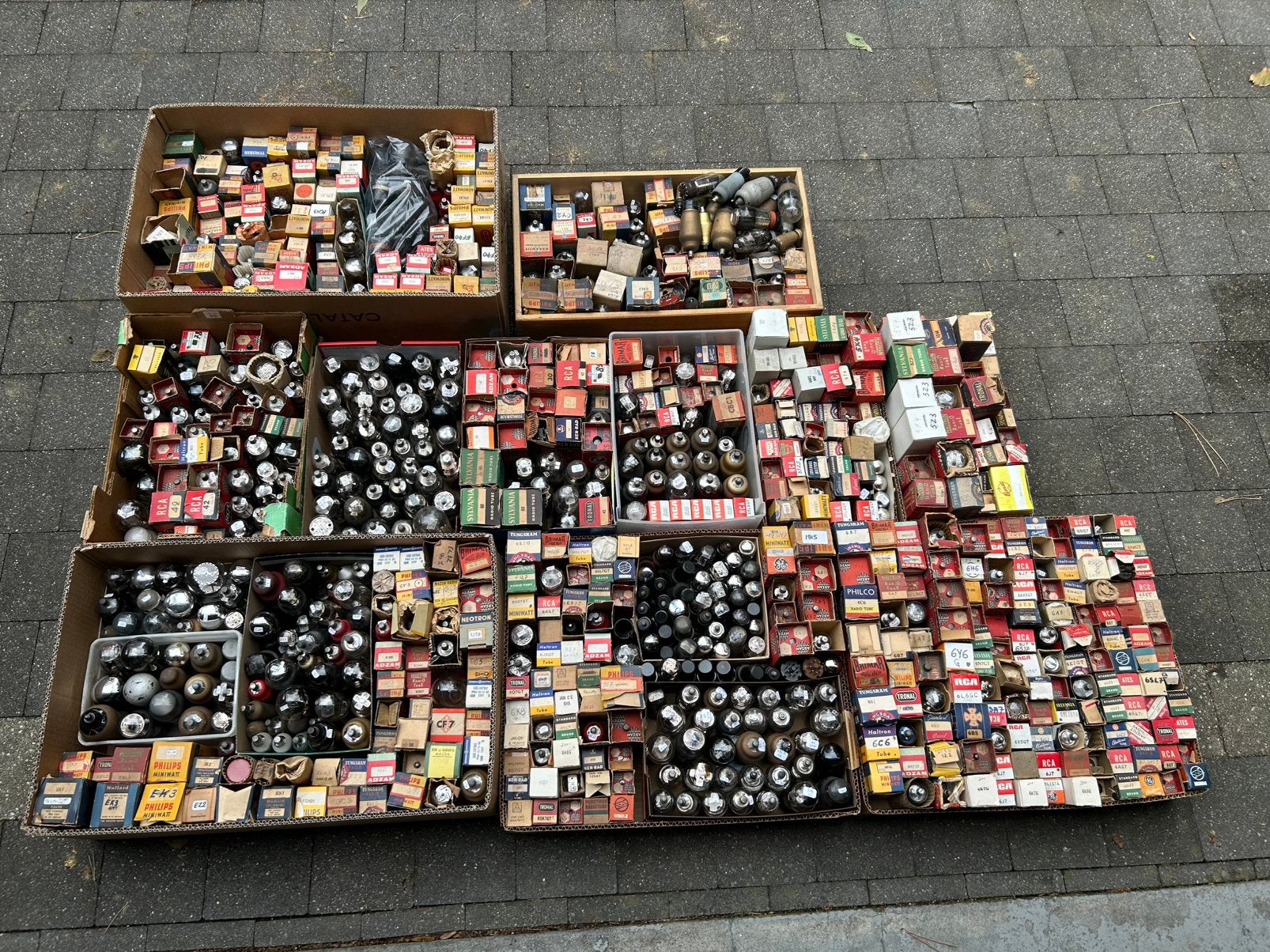Tweede groot lot radiobuizen, Antiek en Kunst, Ophalen