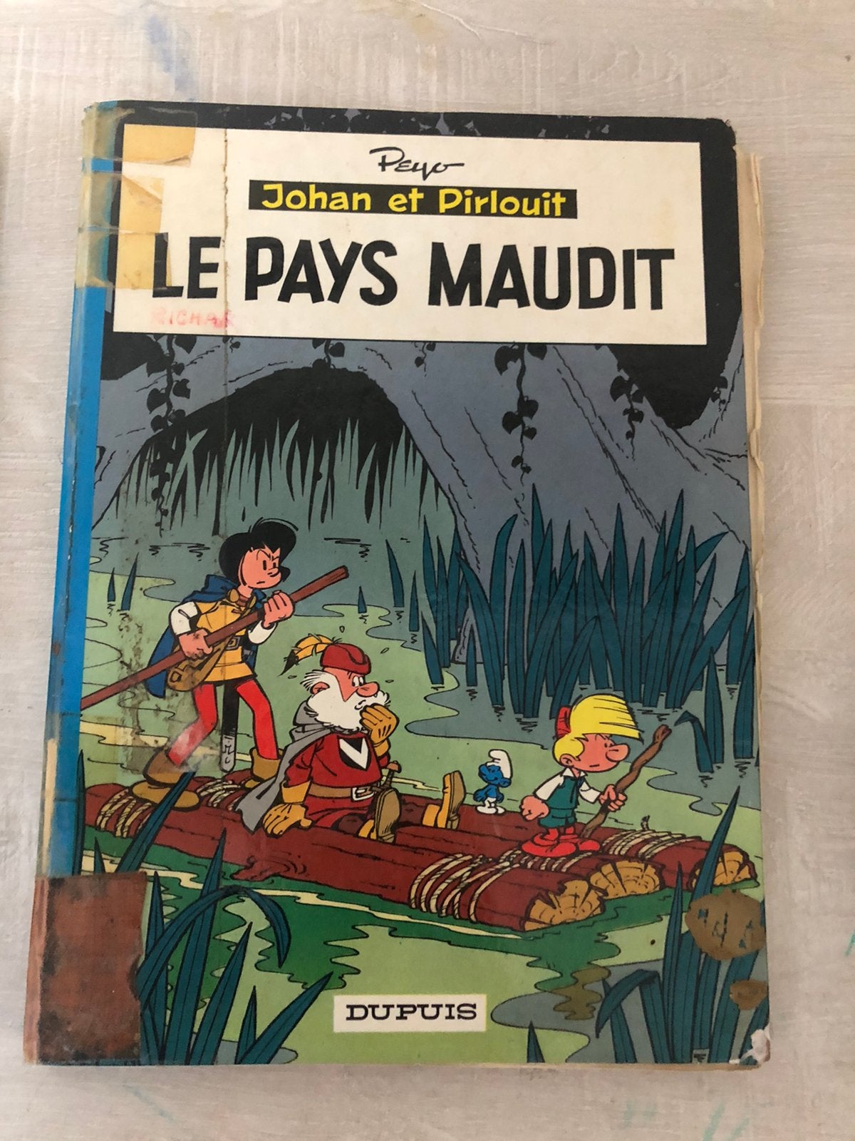 BD PEYO - Johan en Pirlouit - Het vervloekte land - 1964, Gelezen, Peyo, Verzenden, Eén stripboek
