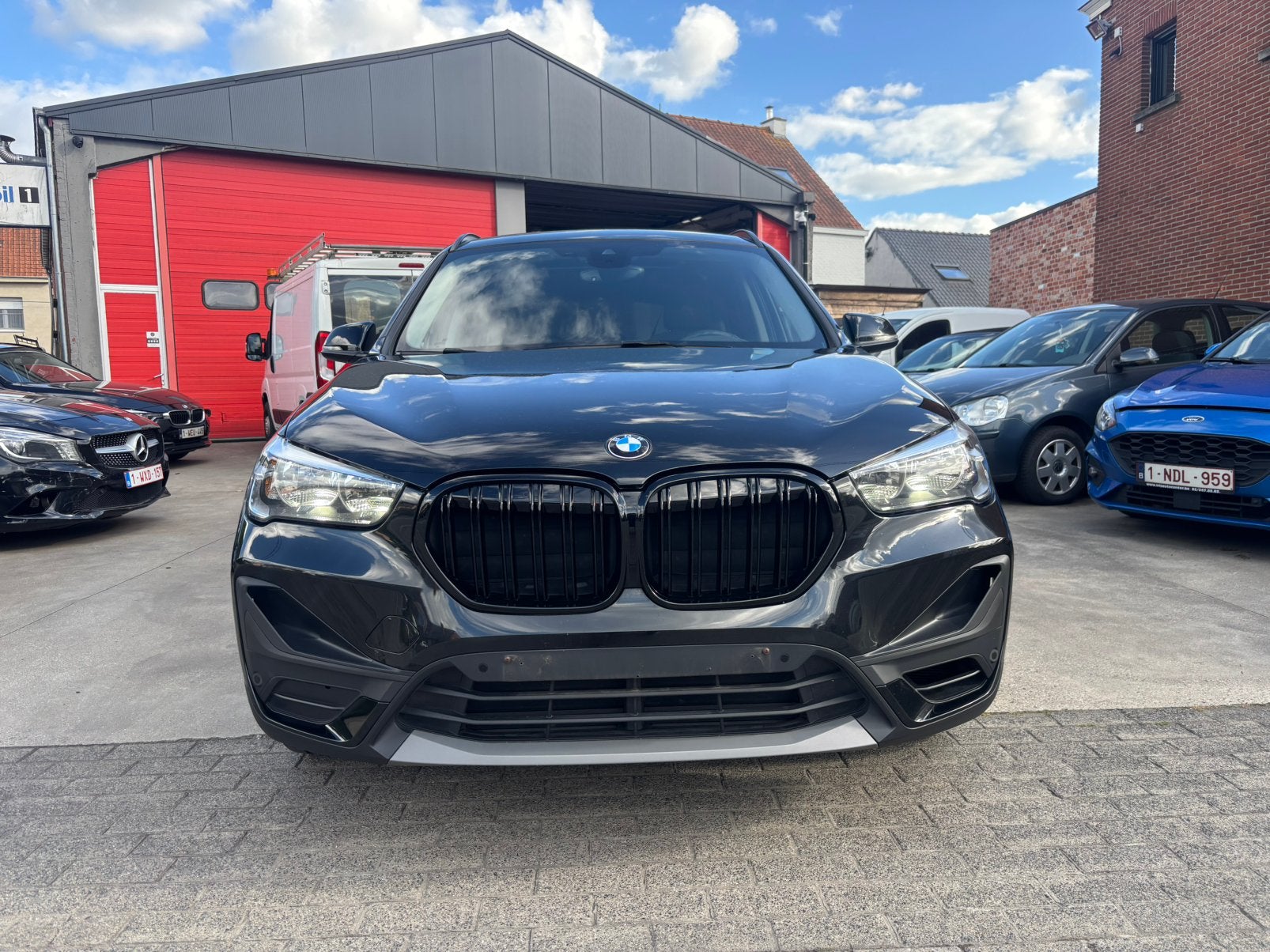 BMW X1 15 i garantie , pano-dak, Stof, Lichtsensor, Euro 6, Zwart
