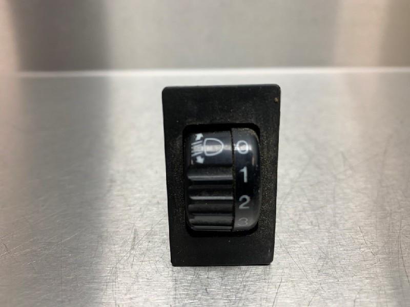 COMMUTATEUR PHARE REGLAGE C HiAce II (|133216|2311L90|), Autos : Pièces & Accessoires, Tableau de bord & Interrupteurs, Toyota