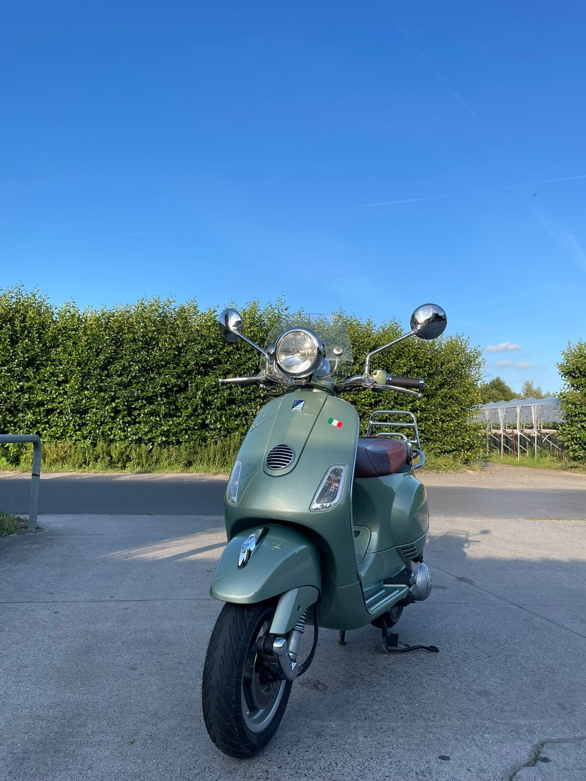 Vespa LXV 125 met helm in nieuwstaat, Scooter, Jusqu'à 11 kW, Permis Moto A1 minimum, 1 cylindre