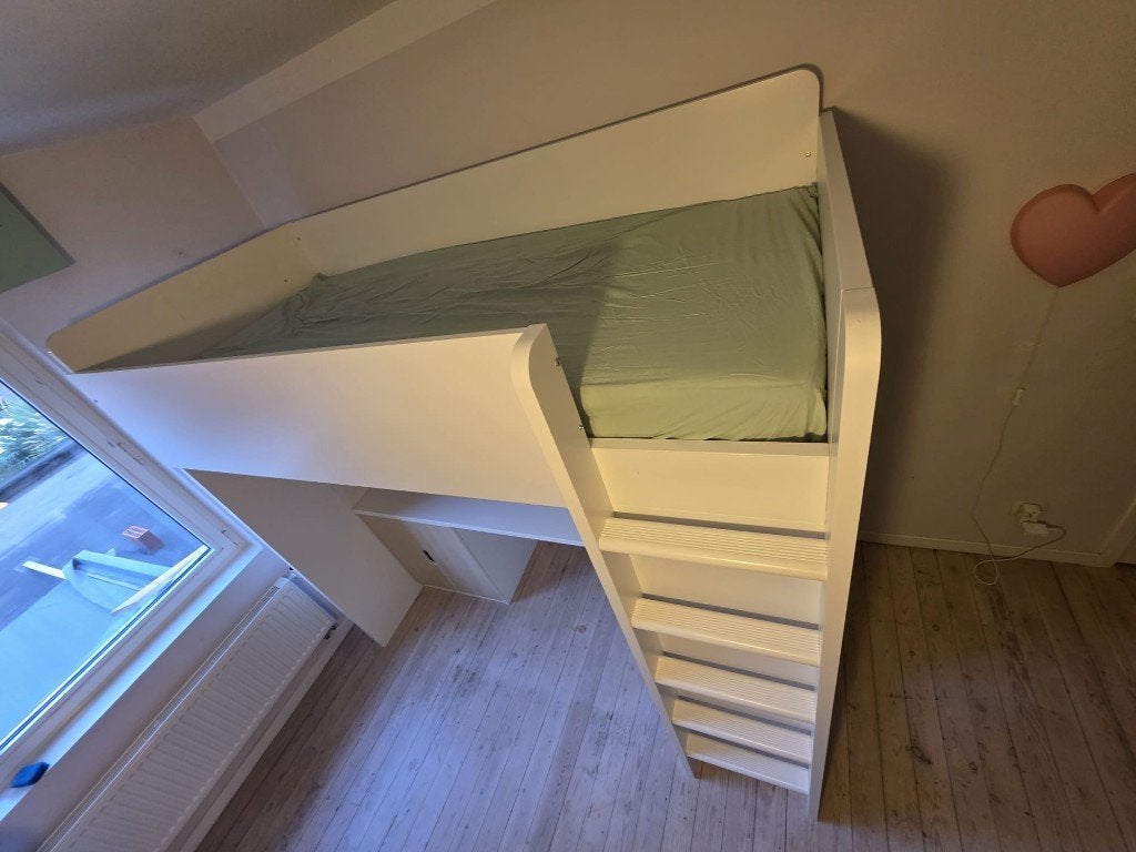 Hoogslaper bed met matras, Ophalen, Zo goed als nieuw, Hoogslaper