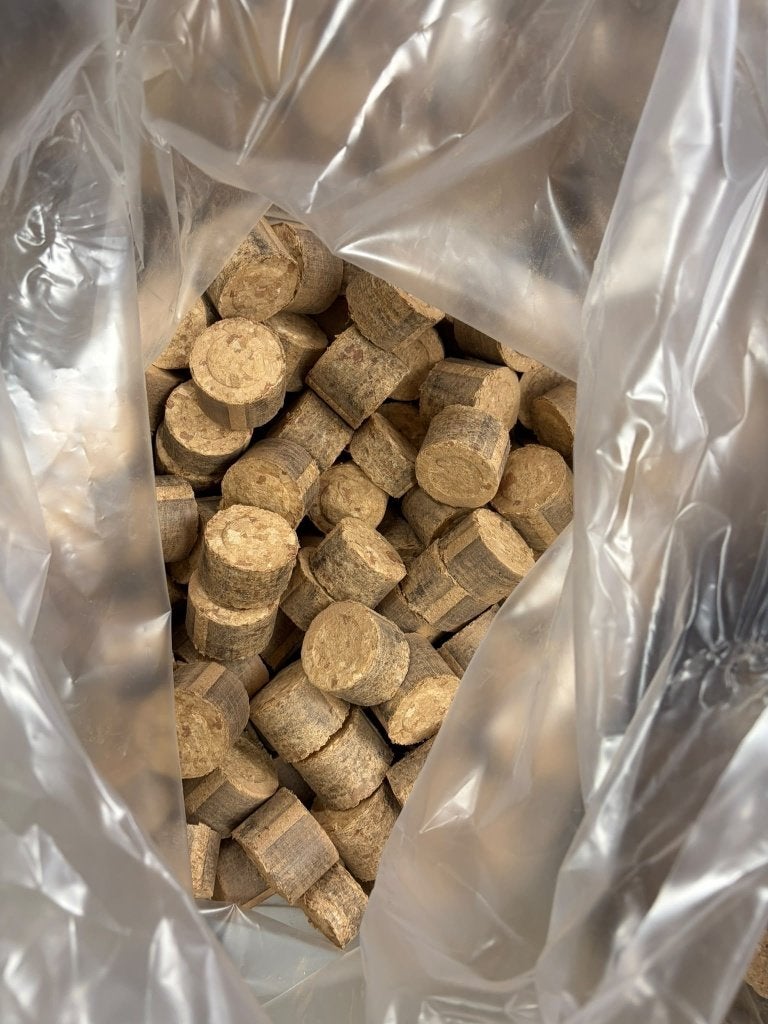 BRANDHOUT & ZUIVERE HOUTBRIKETTEN (Zakken ca. 20 kg), Ophalen, Gebruikt
