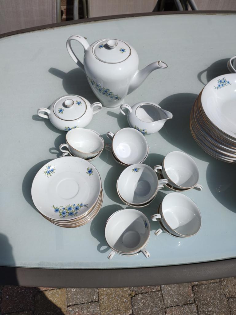 Koffie - eetservies met bloemmotief., Antiek en Kunst, Antiek | Servies compleet, Ophalen