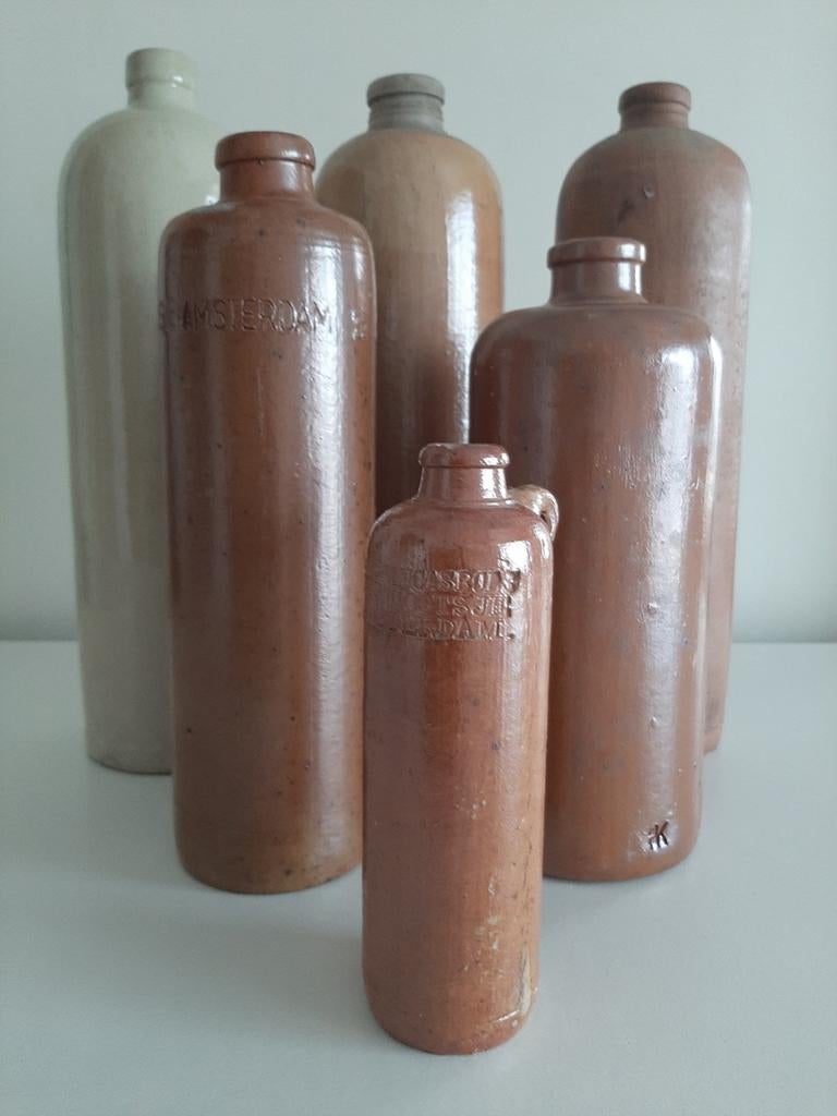 Collection de 6 bouteilles de gin authentiques, Antiquités & Art, Antiquités | Céramique & Poterie, Enlèvement ou Envoi