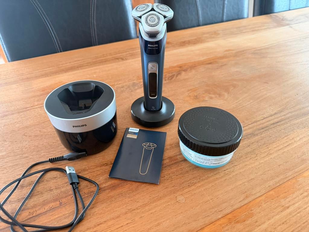 Philips i9000 Prestige elektrisch scheerapparaat, Elektronische apparatuur, Persoonlijke Verzorgingsapparatuur, Ophalen, Zo goed als nieuw