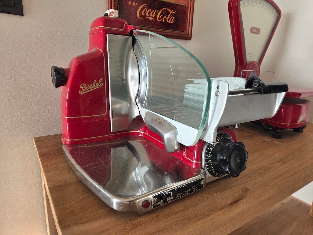 Berkel set snijmachine + weegschaal + custom made tafel, Huis en Inrichting, Ophalen, Zo goed als nieuw, Metaal, Snijmachine