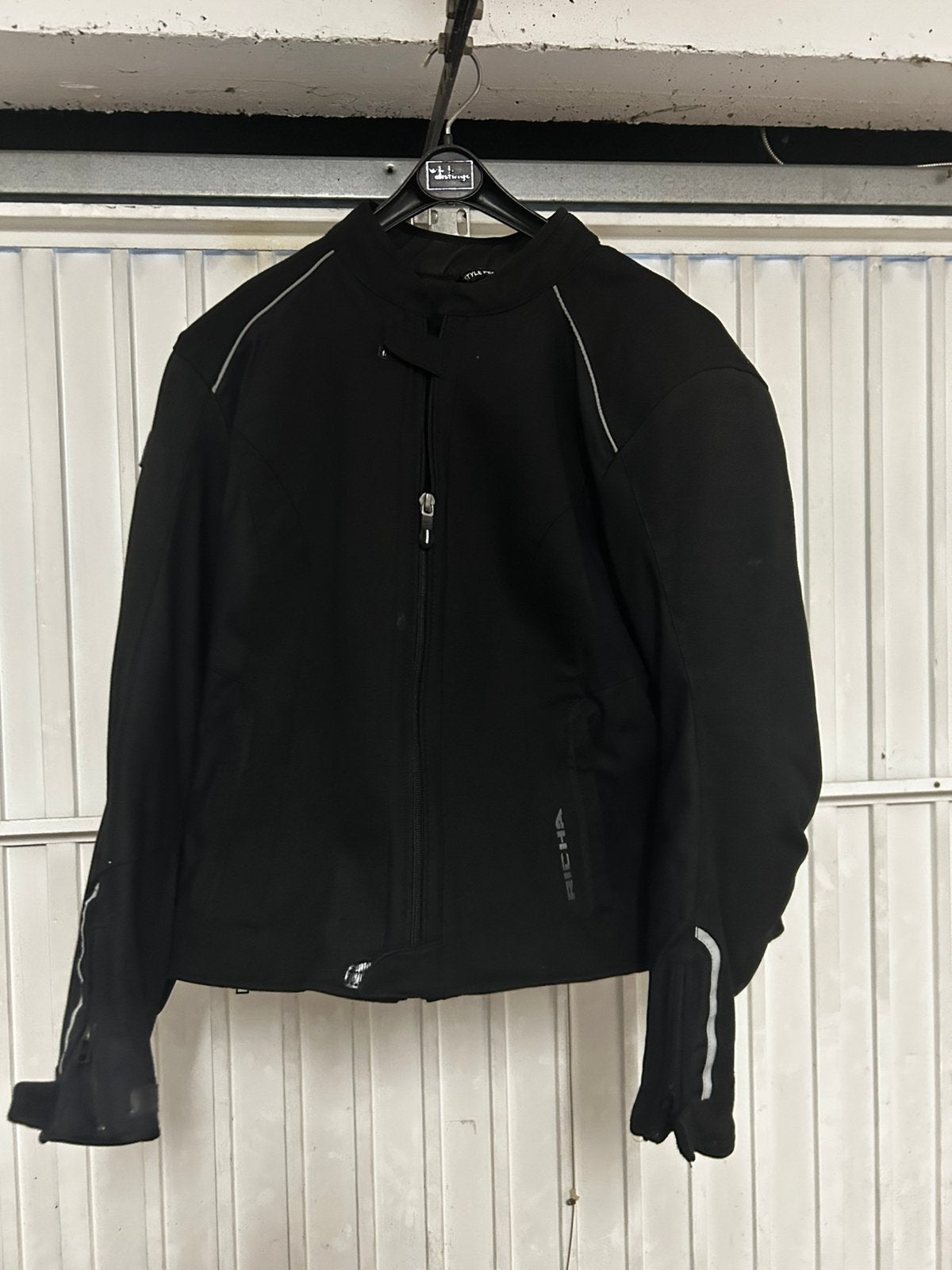 Veste Richa Dame, Enlèvement