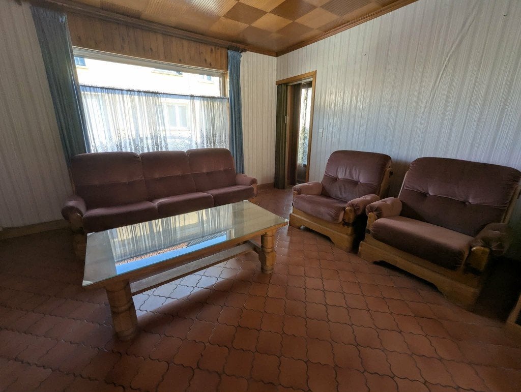 Meubles à donner pour cause décès, Enlèvement