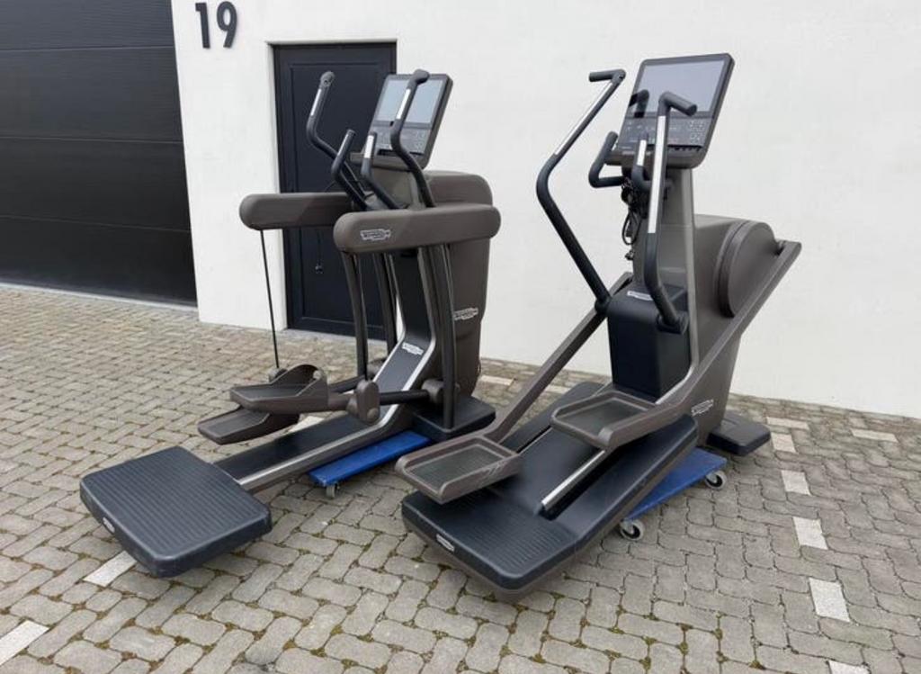 Technogym Artis Crosstrainer en Vario mooie setje!!, Sport en Fitness, Fitnessmaterialen, Ophalen, Zo goed als nieuw