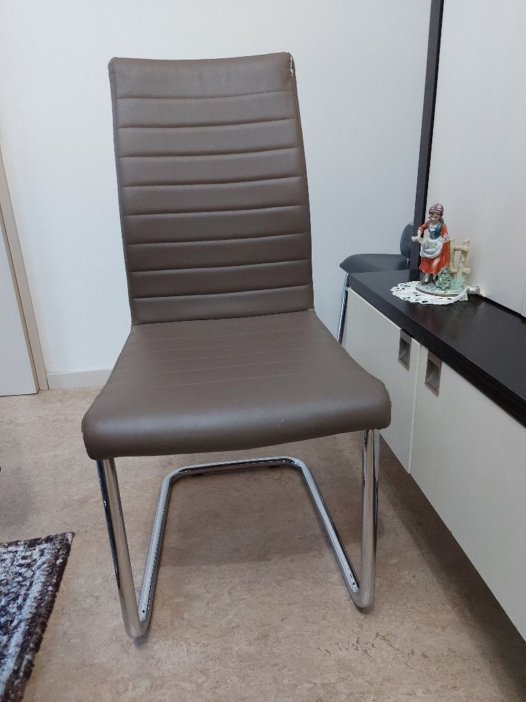 4 beige stoelen, Huis en Inrichting, Ophalen, Gebruikt, Overige kleuren, Kunststof