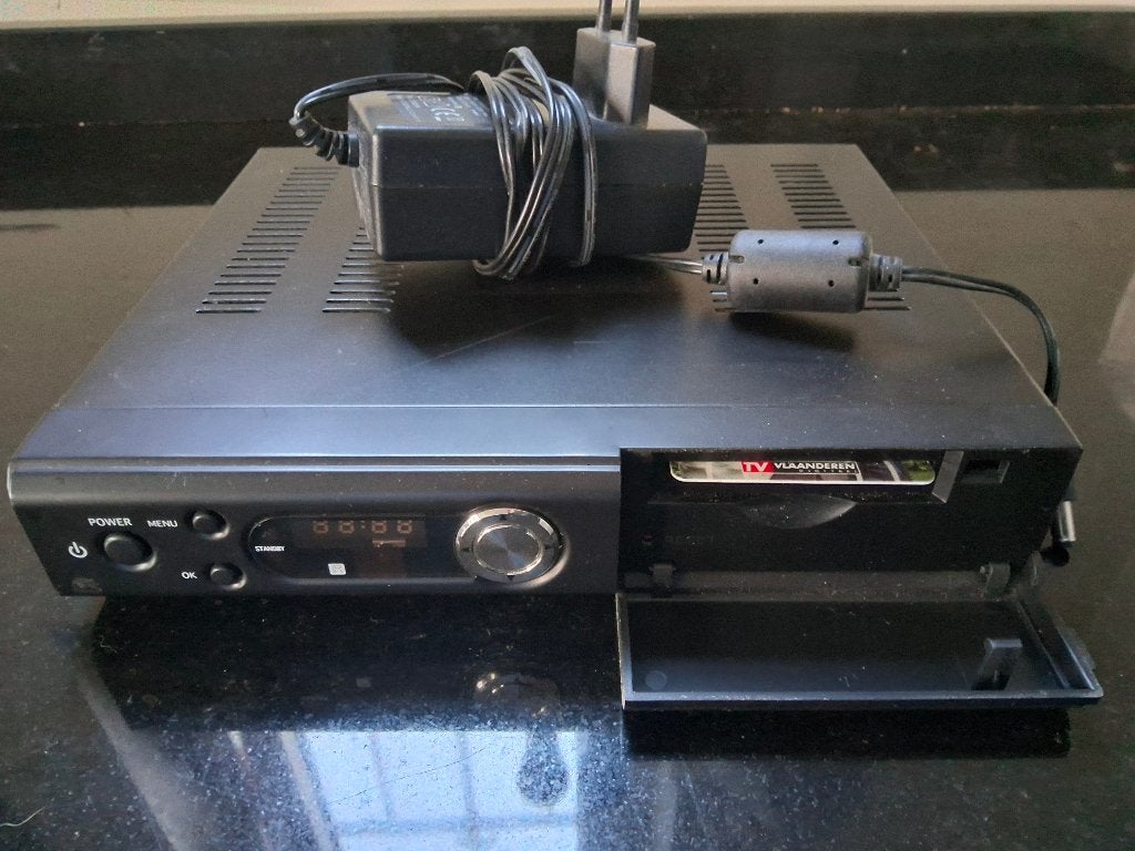 sat801 met adapter zonder afstandsbediening, TV, Hi-fi & Vidéo, Enlèvement, Comme neuf, Décodeur
