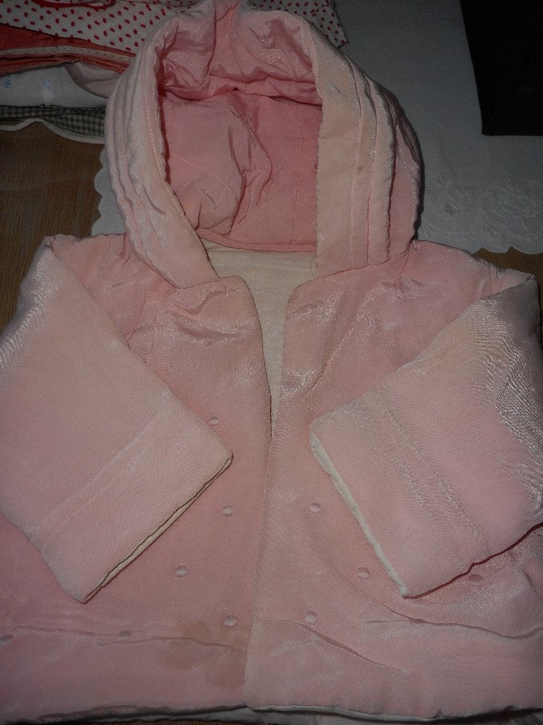 OUD ROZE MANTELTJE, Verzamelen, Poppen, Ophalen of Verzenden