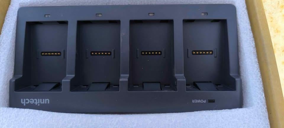 4-slots battery charger for HT 680 : 100 €, Ophalen, Nieuw, Overige typen