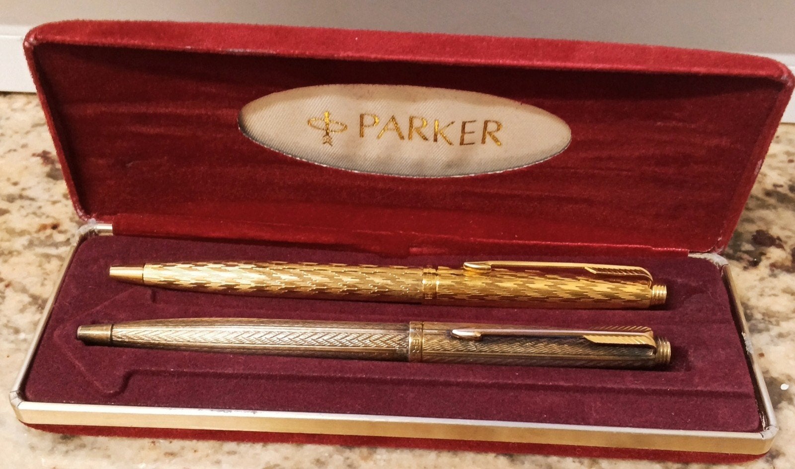 Set van twee Parker 75 vergulde balpennen/ Jaren '70/'80., Verzamelen, Gebruikt, Met doosje, Ophalen of Verzenden, Parker