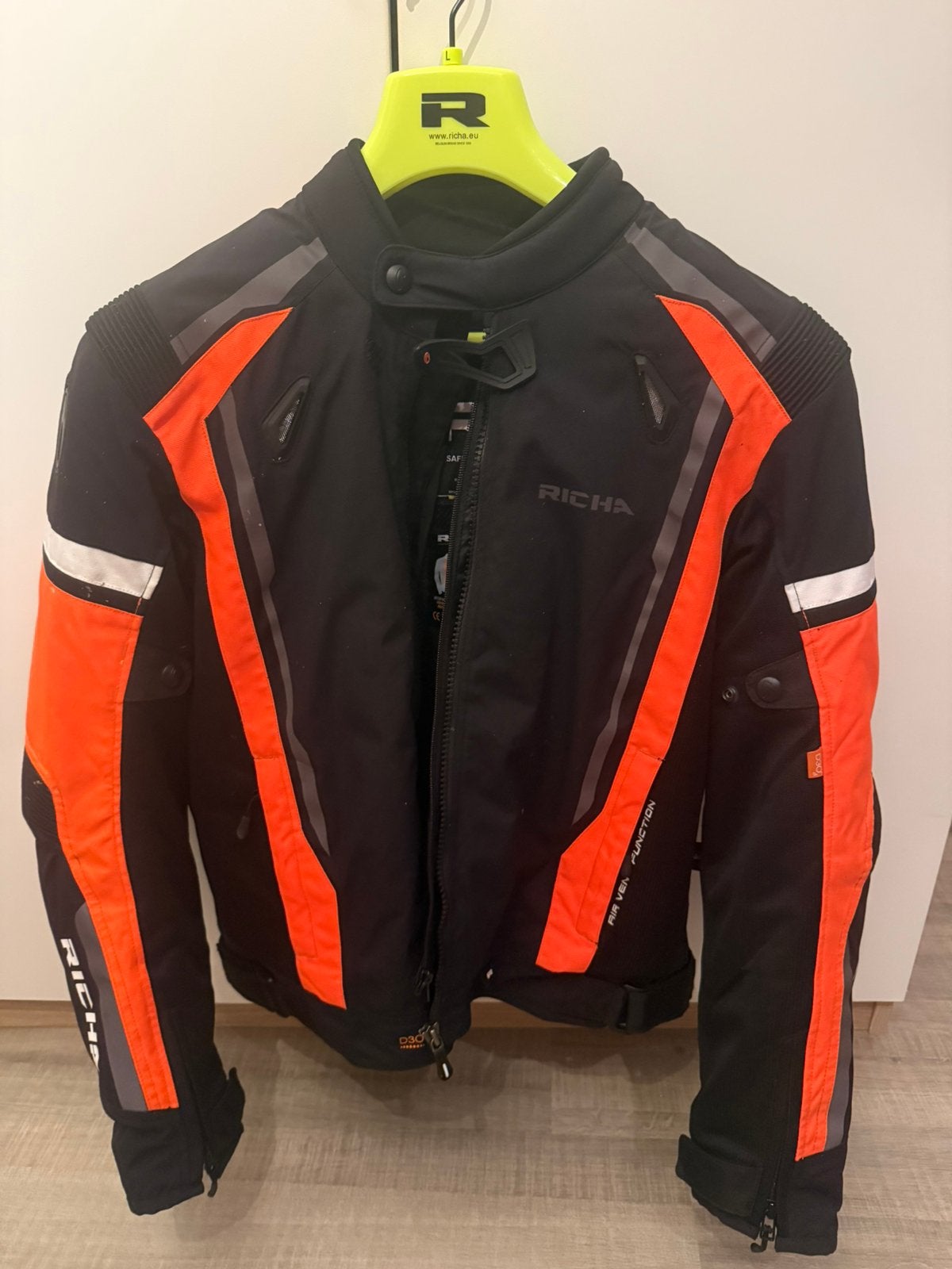 Veste moto Richa, Enlèvement