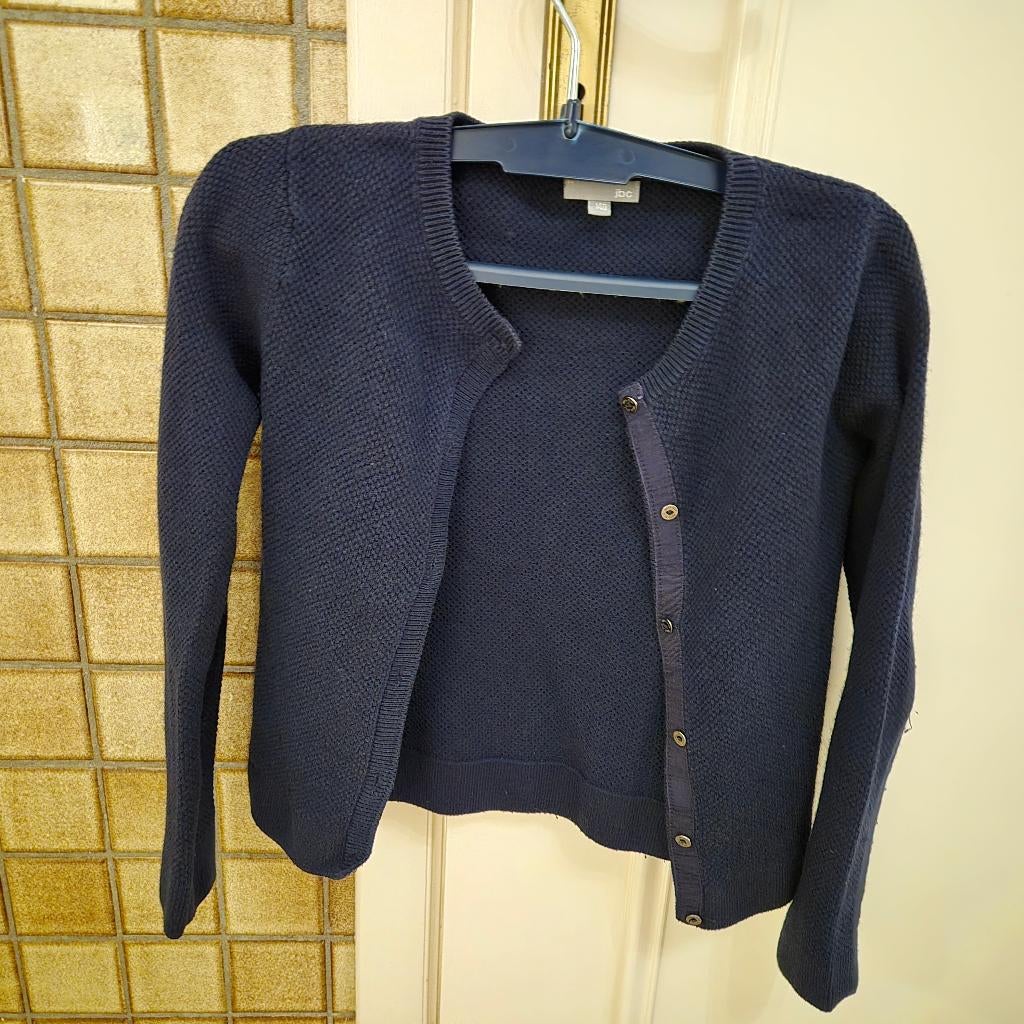 Donkerblauwe gebreide cardigan met knopen - maat 140, Kinderen en Baby's, Kinderkleding | Maat 140, Ophalen, Meisje, Trui of Vest