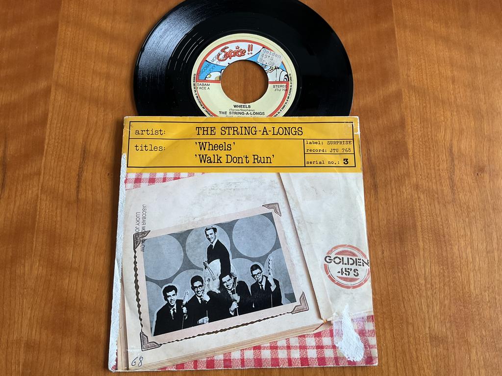 The String-A-Longs - Wheels / Walk Don’t Run, Ophalen of Verzenden, Gebruikt
