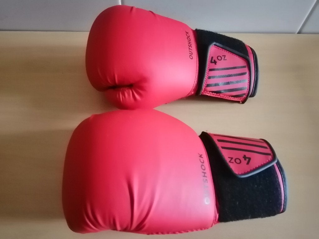 Gants de boxe enfant DECATHLON Outshock 4 oz (4 à 6 ans), Enlèvement ou Envoi, Comme neuf, Gants de boxe