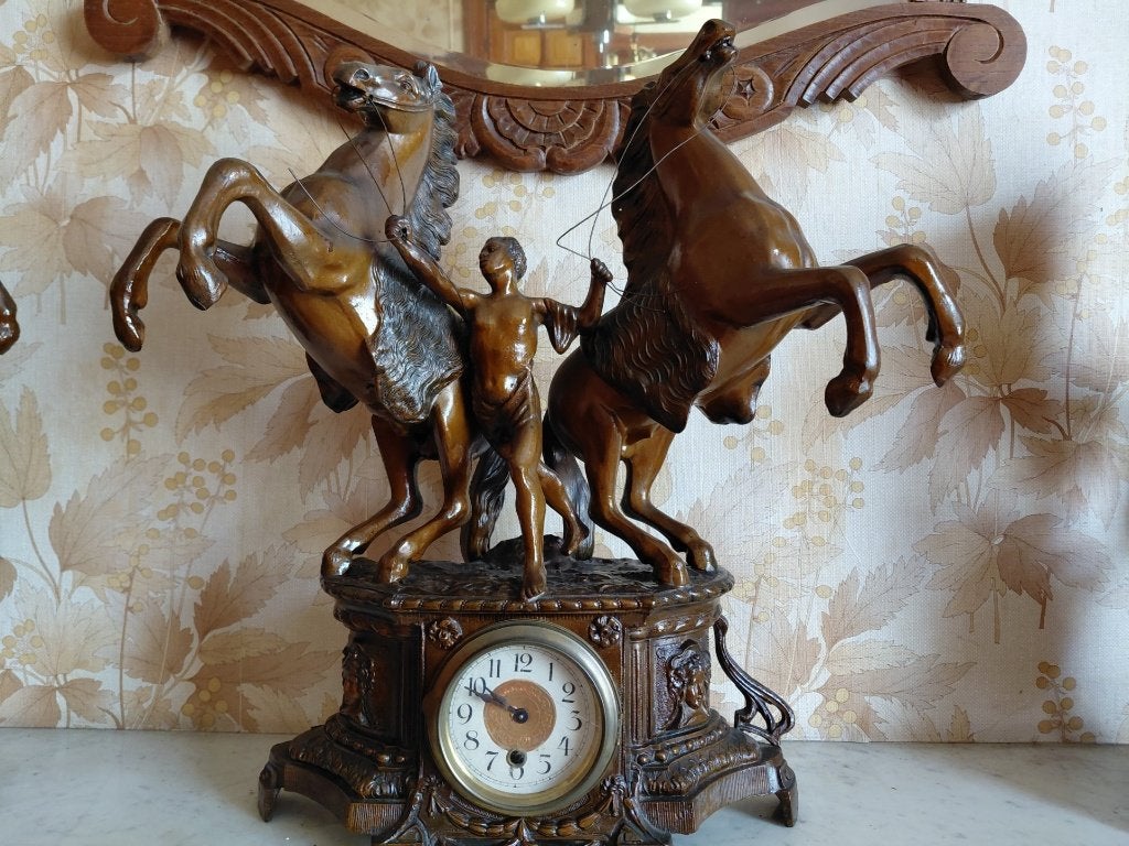 Statuettes "Chevaux", Enlèvement