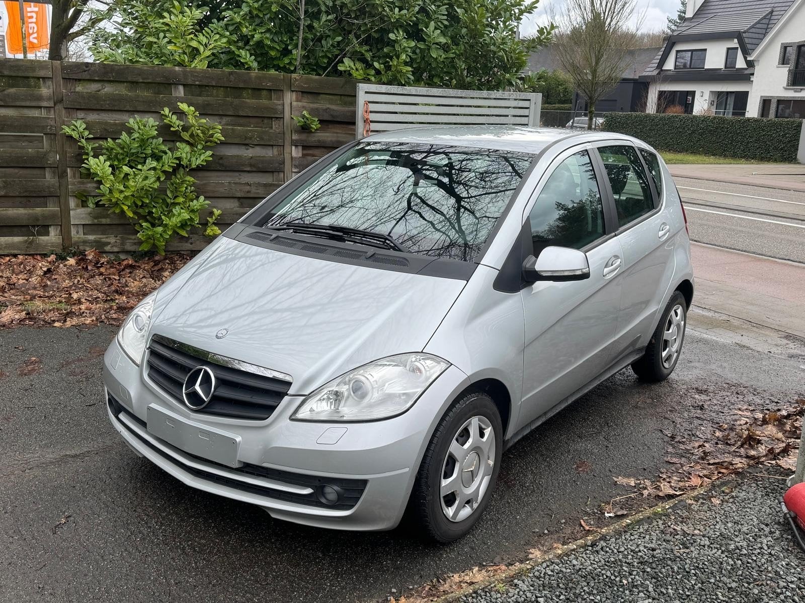 Mercedes Class A, Automatic, 130 000 km, État Parfait
Class, Auto's, Automaat, Start-stop-systeem, Zwart, Bedrijf