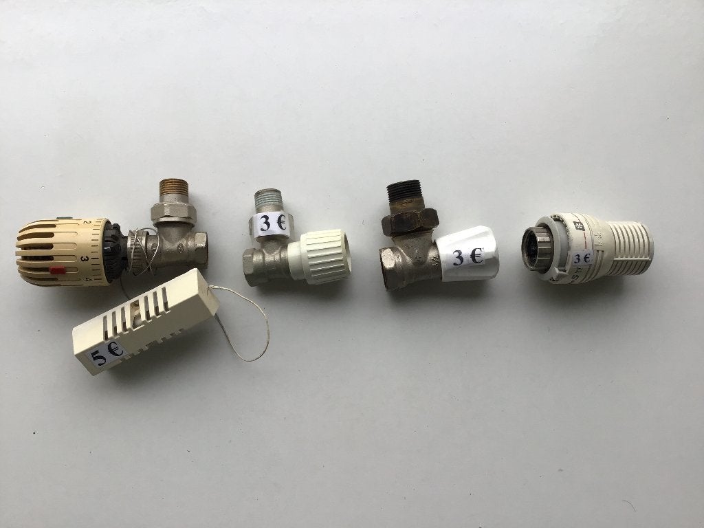 4 radiator knoppen waarvan 1 met voeler, Doe-het-zelf en Bouw, Ophalen of Verzenden, Zo goed als nieuw, Radiator