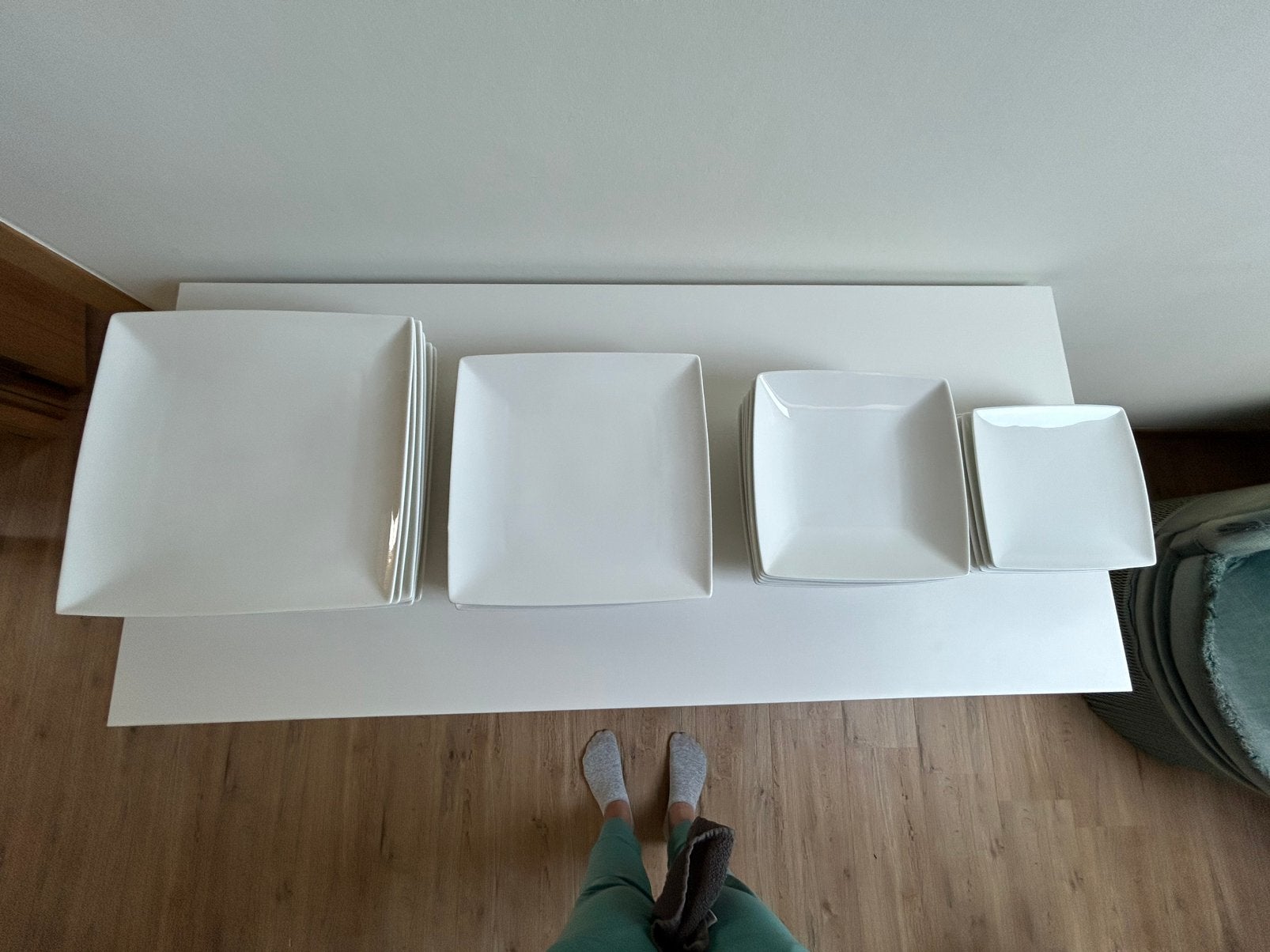 Yong servies – 24-delig – perfecte staat!, Ophalen, Zo goed als nieuw, Modern, Bord(en)