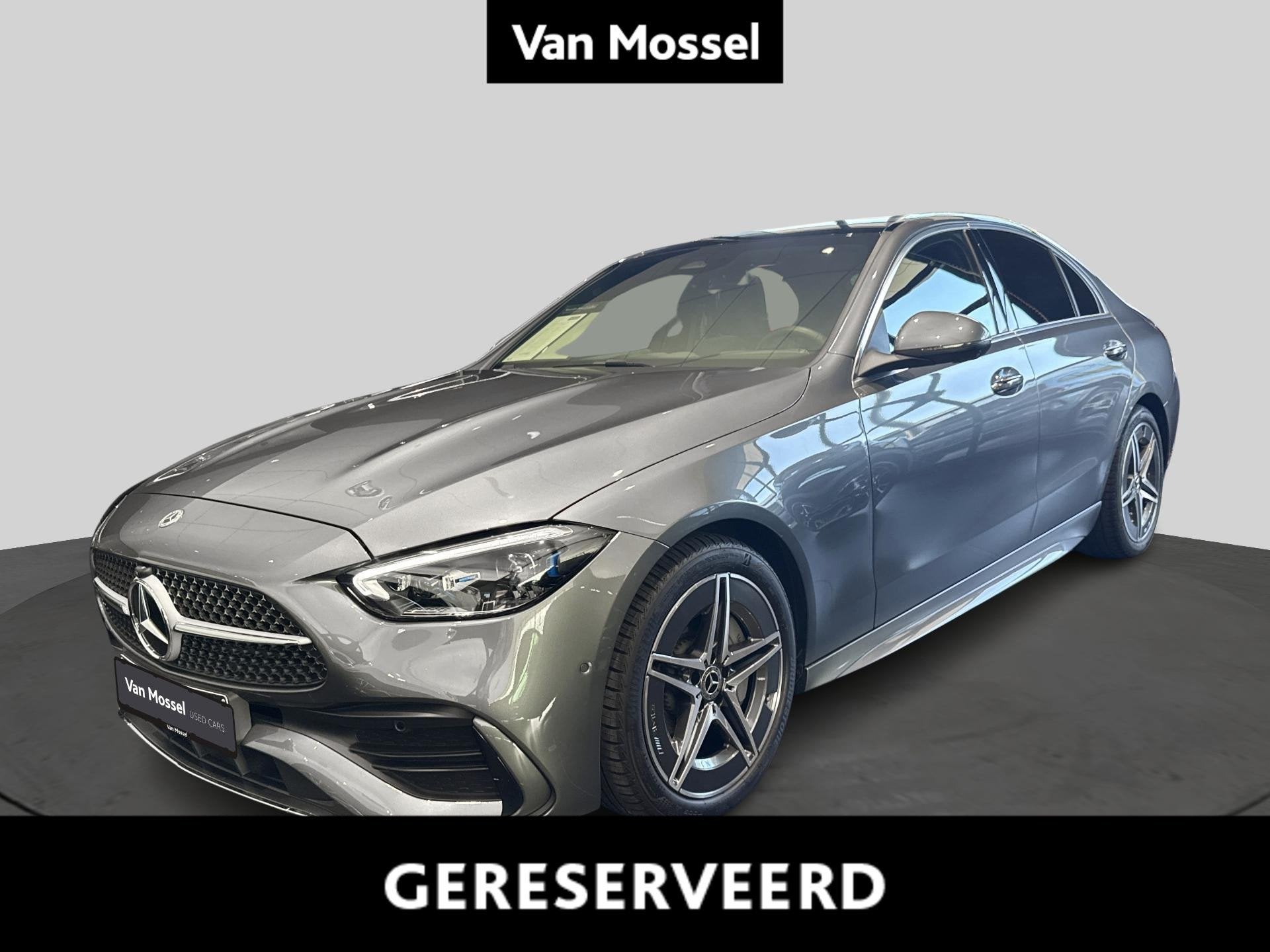 Mercedes-Benz C 180 AMG Line Berline + DIGITAL LIGHT + PANOR, Auto's, Automaat, 4 deurs, 4 cilinders, Bedrijf
