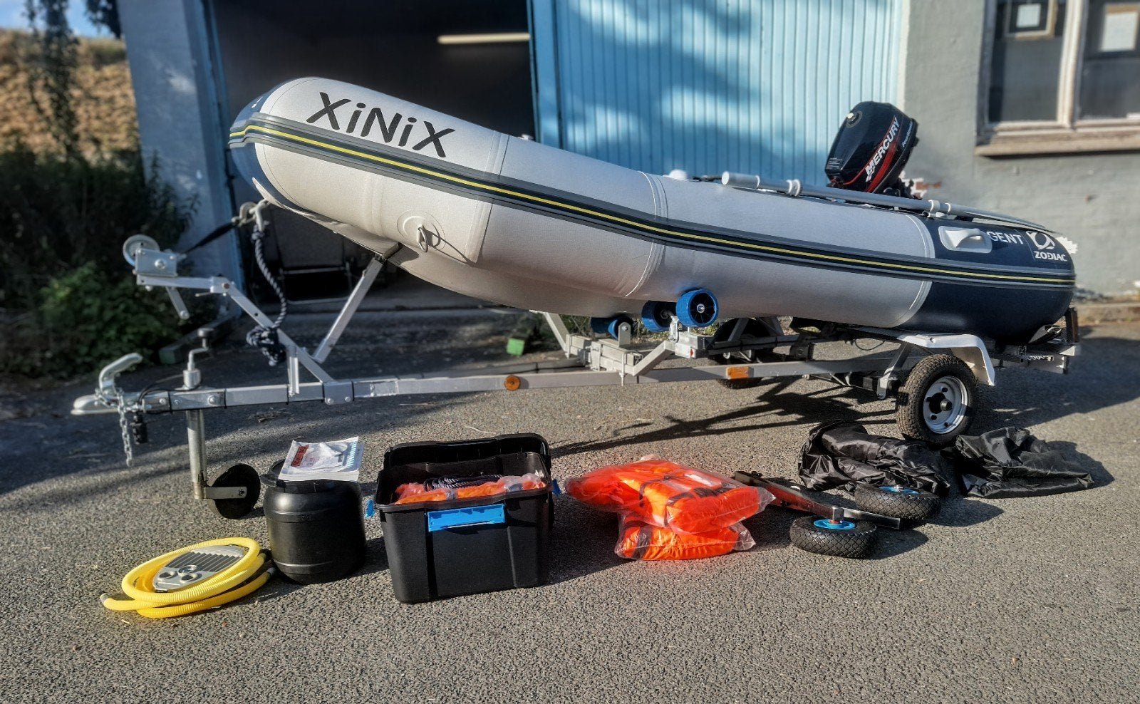 Vaarklare Zodiac C310 Solid op trailer + 2 motoren, Watersport en Boten, Rubberboten, Zo goed als nieuw, Mercury, Hout, Afdekzeil