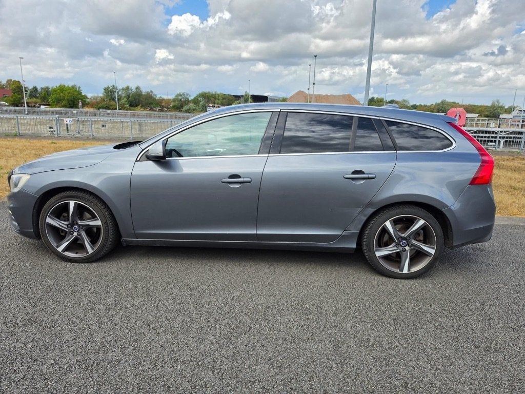 VOLVO V60 R Design, automatique,, Autos, Volvo, Argent ou Gris, Achat, Entreprise, Alcantara