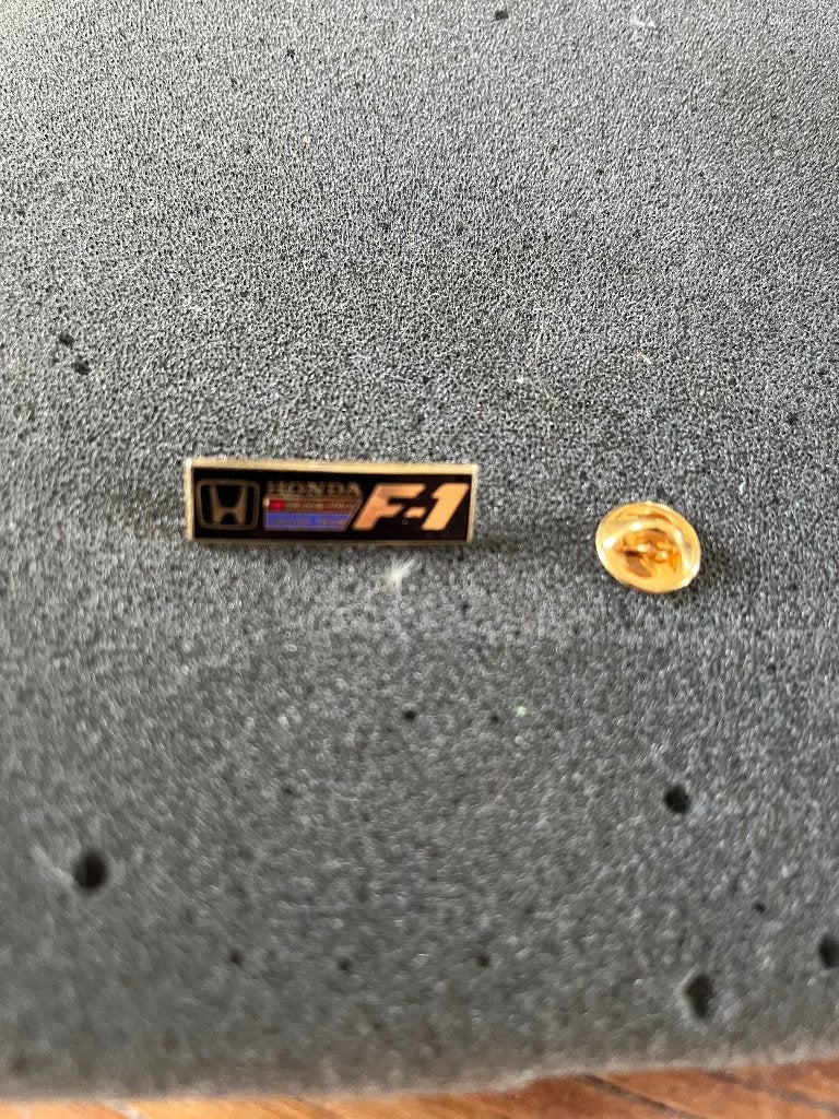 Pin’s, Collections, Enlèvement, Neuf, Panneau publicitaire