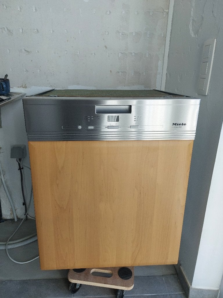 Lave vaisselle miele, Electroménager, Enlèvement, Comme neuf, Encastré, Classe énergétique A ou plus économe