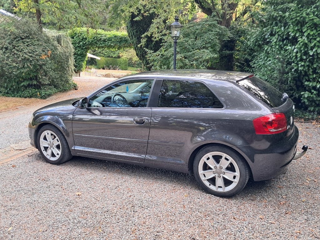 Audi A3 benzine 2009, Autos, Audi, Cuir, Argent ou Gris, Entreprise, Noir