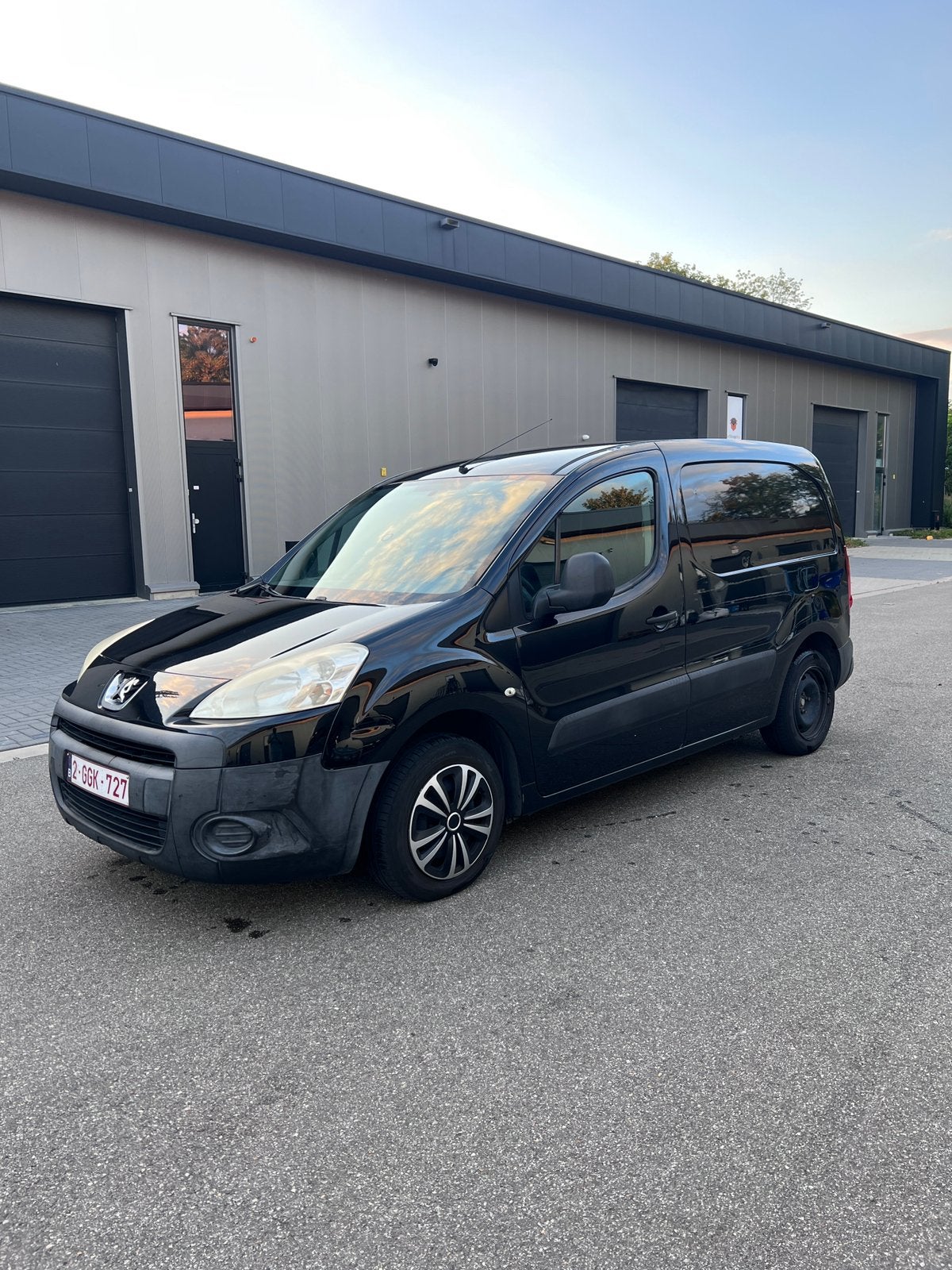Peugeot partner 1.6 hdi 2011, Auto's, Voorwielaandrijving, Euro 5, Zwart, Zwart