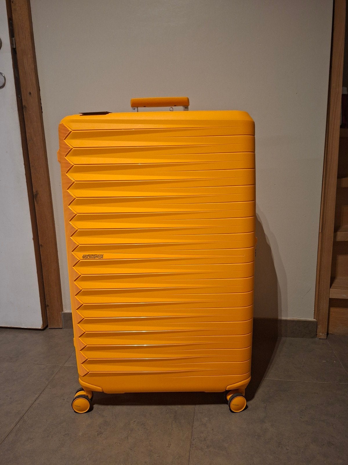 Nieuwe American Tourister Koffer - oranje.Expandable - TSA S, Ophalen, Slot