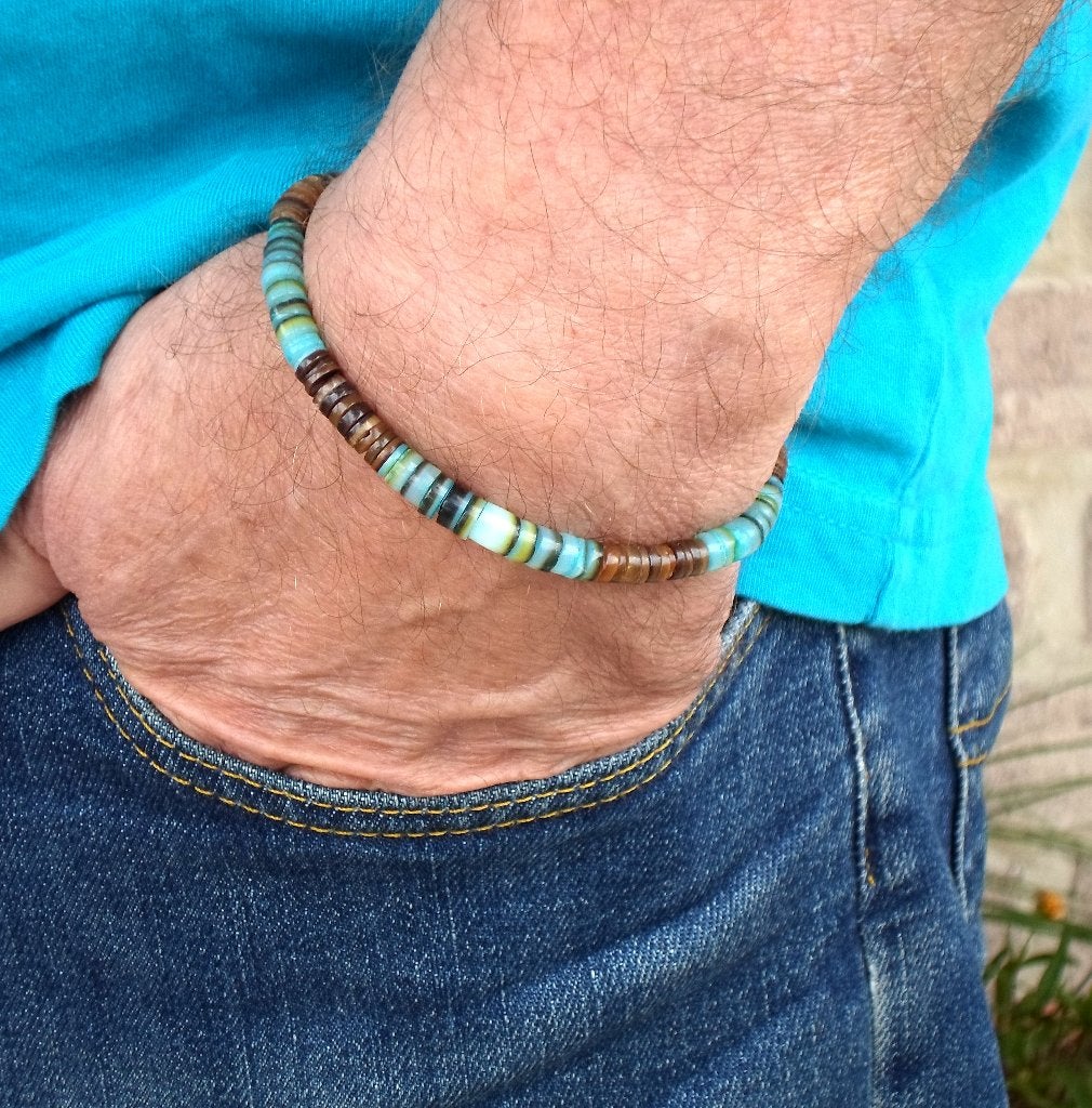 Bracelet surfeur homme ou femme ajustable rondelles de nacre, Neuf, Enlèvement ou Envoi, Avec bracelets à breloques ou perles