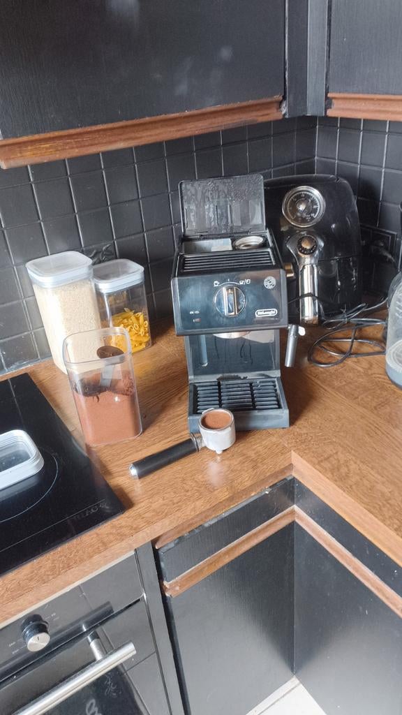 Expresso Delonghi ECP31.21 1100 W Noir, Electroménager, Café moulu, Réservoir d'eau amovible, 2 à 4 tasses, Comme neuf