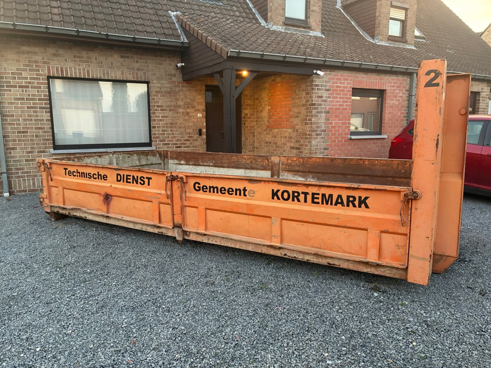Optrekcontainer met zijdeuren, Ophalen
