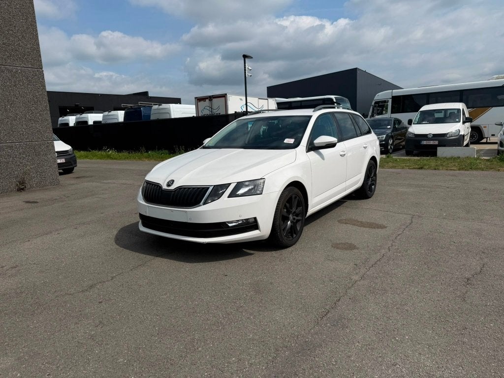 Skoda Octavia (Numéro de stock 07038), Achat, Euro 6, Entreprise, Noir