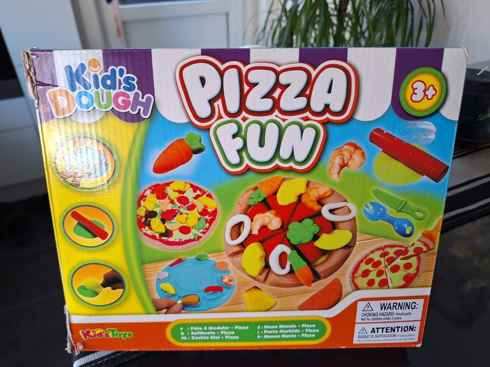 pizza fun met 12 potjes plasticine, Ophalen