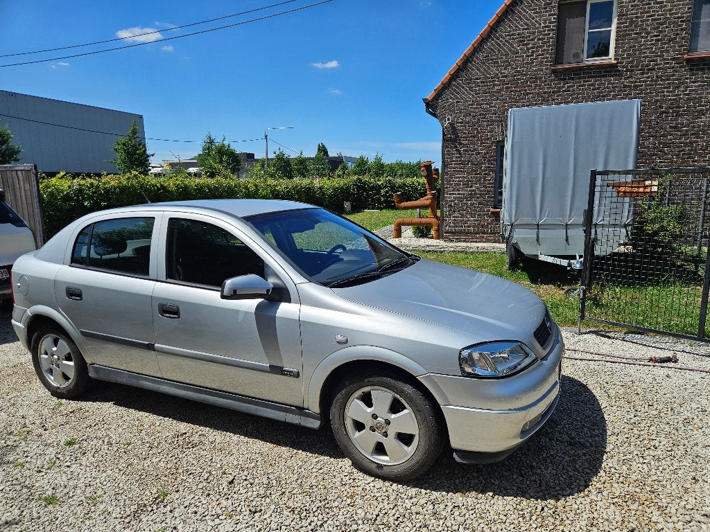 voiture, Autos, Argent ou Gris, Boîte manuelle, Entretenue par le concessionnaire, Noir