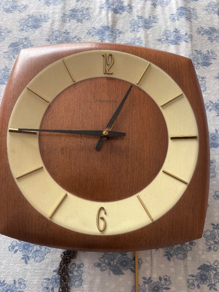 Horloge rétro, Enlèvement