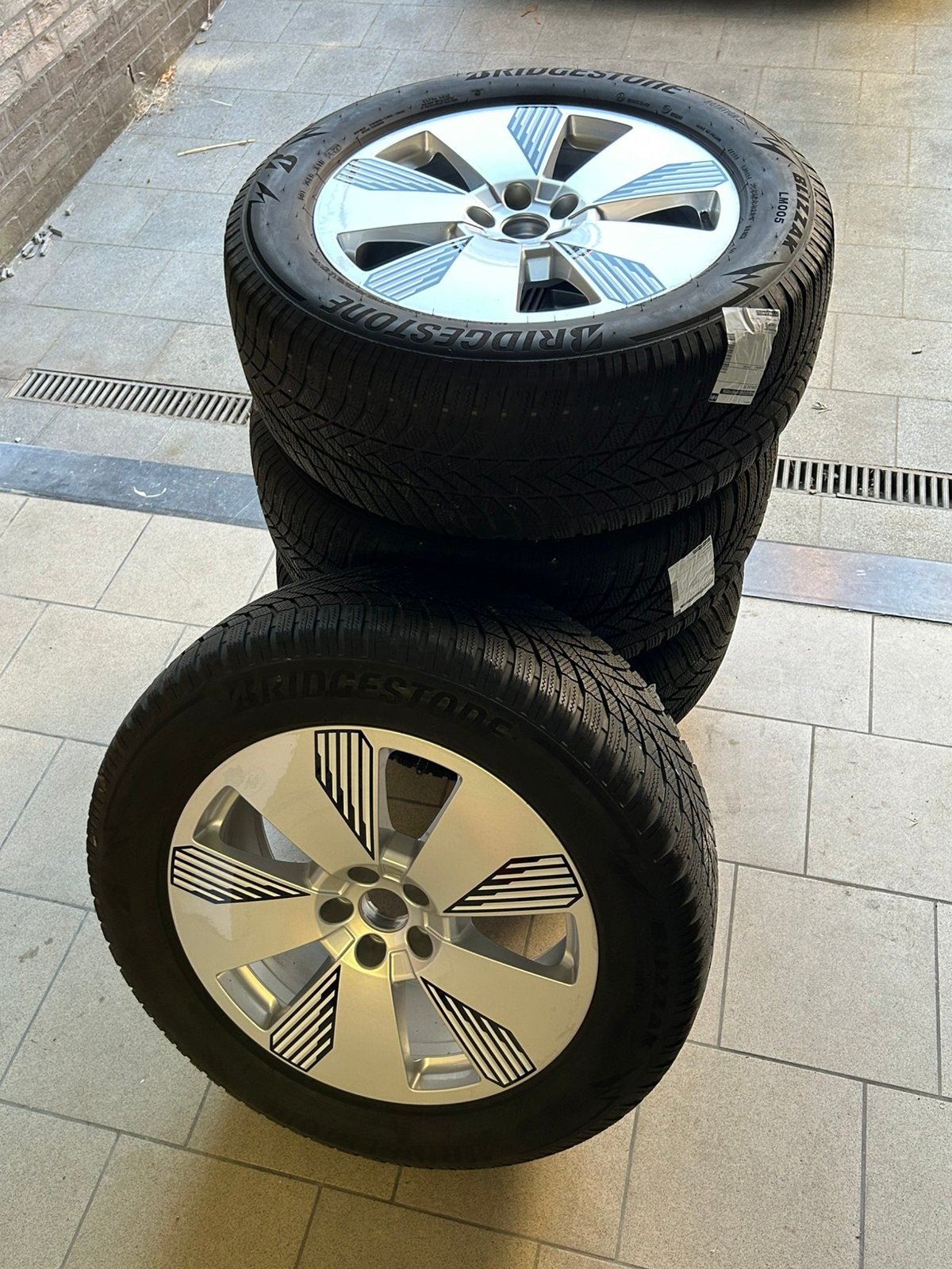 Jantes Audi etron 255/55/19 pneu neige  Bridgestone neuf, Neuf, Pneus et Jantes, Pneus hiver, 255 mm