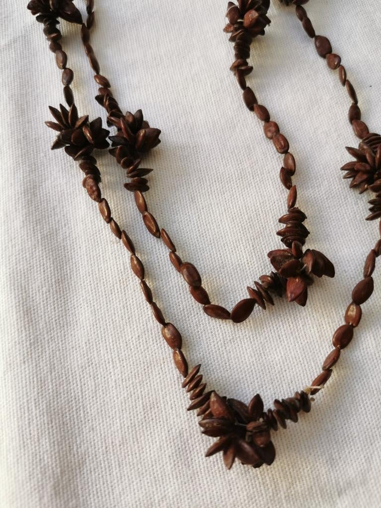 Vintage Folk Art appelpit ketting - lange ketting, Handtassen en Accessoires, Kettingen, Ophalen of Verzenden, Gebruikt, Bruin